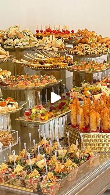 Morning Of Wedding, Wedding Buffet Food, Catering Food Displays, Eksterior Modern, Catering Display, Catering Ideas Food, Party Food Buffet, Buffet Set, Brunch Buffet