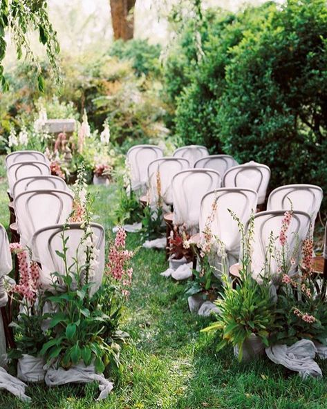 224 Likes, 5 Comments - @bloomerent on Instagram: “The perfect overgrown garden feel can be achieved for your ceremony through the use of ... potted…” Wedding Ceremony Ideas, Boda Mexicana, Spring Wedding Inspiration, Wedding Spring, Ceremony Inspiration, The Secret Garden, Garden Party Wedding, Martha Stewart Weddings, Ceremony Backdrop