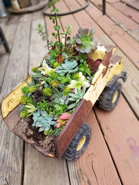 Wagon Planter, Old Wagons, Tonka Truck, Red Wagon, Toy Trucks, Flower Planters, Outdoor Ideas, Succulents Garden, Old Trucks