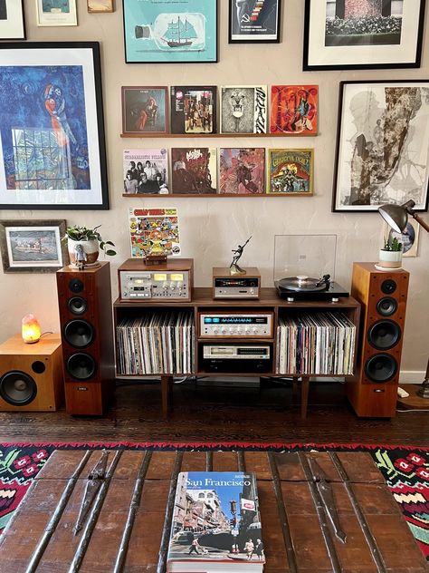 Home Music Rooms, Vinyl Room, Record Room, Apartment Decor Inspiration, Apartment Inspiration, Living Room Inspo, Record Player, Room Inspiration Bedroom, Aesthetic Room