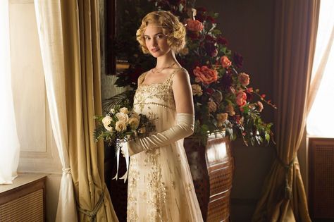 Lady Rose is getting ready to walk down the aisle - but will everyone get a happy ending? Downton Abbey Wedding, Downton Abbey Costumes, Matthew Crawley, Downton Abbey Series, Rose Wedding Dress, Tv Weddings, Downton Abbey Fashion, 1920s Wedding, Wedding Movies