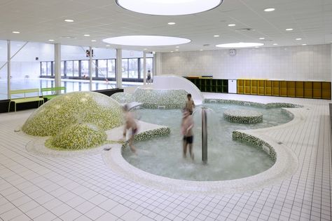 Fletiomare Utrecht Swimming Pool / Koppert + Koenis Architects Indoor Swimming Pool Design, Sports Centre, Children Swimming Pool, Spa Interior Design, Swimming Pool Architecture, Indoor Swimming Pool, Kindergarten Design, Indoor Kids, Spa Interior