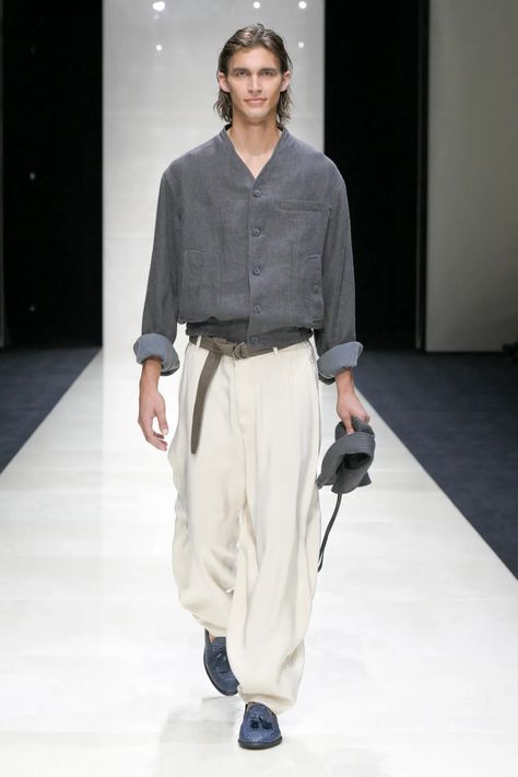 Giorgio Armani Spring 2025 Men's Ready-to-Wear Collection ]PHOTOS] Men Fashion Runway, Mens Fasion, Minimalist Men, Stylish Men Casual, Spring 2025, Show Collection, June 2024, Fashion Show Collection, Mauritius