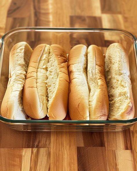 Lay some hotdog buns in a casserole dish and in no time, you'll have a dinner to die for American Hot Dog, Hot Dog Casserole, Chili Cheese Dog Casserole, Casserole Kitchen, Hot Dog Sauce, Hot Dogs Recipes, Chili Cheese Dogs, Cheese Dog, Beef Casserole Recipes