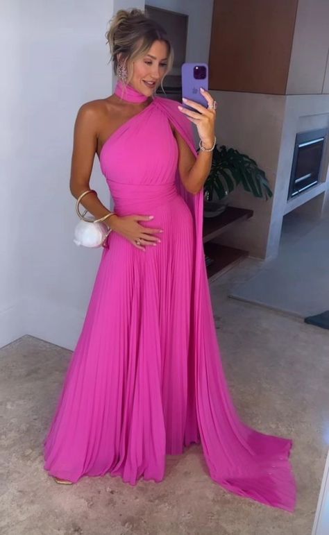 Fuchsia Prom Dress, Wedding Guest Dress Inspiration, Reign Dresses, Soiree Dress, Classy Prom Dresses, Loose Jumpsuit, Elegant Dresses Classy, Wedding Attire Guest, Mom Dress