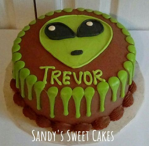 Alien Cake Ideas, Alien Birthday Cake, Alien Cakes, Cake With Drip, Alien Birthday Party, Alien Cake, Alien Birthday, Alien Party, Dad Birthday Cakes