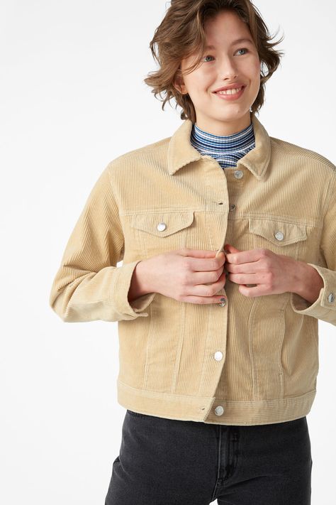 A corduroy jacket with a roomy fit, classic denim buttons and four front pockets. Boom! This style is online exclusive. In a size small the chest width is Quilted Jacket Men, Short Trench Coat, Scotch And Soda, Cold Weather Outfits, Summer Jacket, Corduroy Jacket, Trucker Jacket, Sherpa Lined, Jacket Sale