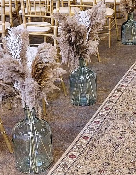 Fluffy pampas grass is displayed in large heavy glass floor vases. Glass Jar Centerpieces, Wood Lantern Centerpiece, Jar Centerpiece Wedding, Glass Vases Wedding, Jug Decor, Wedding Jars, Large Glass Jar, Wine Bottle Centerpieces, Tall Glass Vase