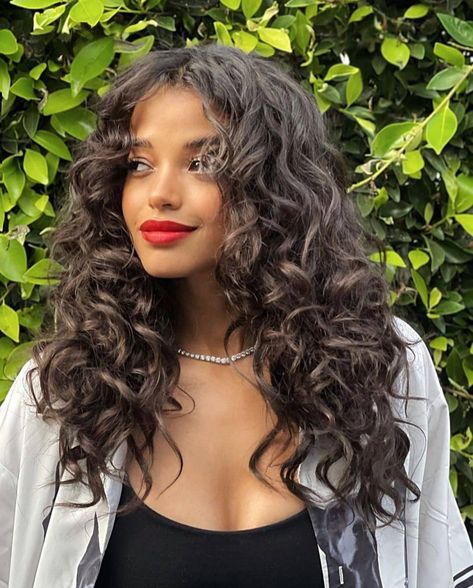 Wavy Hair Color Ideas Brunettes, Long Haircuts Curly Hair, Long Layered Curly Hair With Curtain Bangs, Butterfly Haircut Long Hair Curly, Butterfly Haircut In Curly Hair, Long Fringe Haircut Choppy Layers, Long Curly Butterfly Haircut, 2b Haircuts Long, Brown Curly Hair With Curtain Bangs