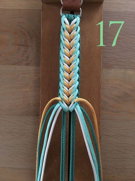 Star Braid | Swiss Paracord GmbH Paracord Collar, Diy Macrame Wall Hanging, Paracord Projects Diy, Paracord Bracelet Patterns, Pola Macrame, Paracord Bracelet Tutorial, Paracord Braids, Swiss Paracord, Diy Dog Collar