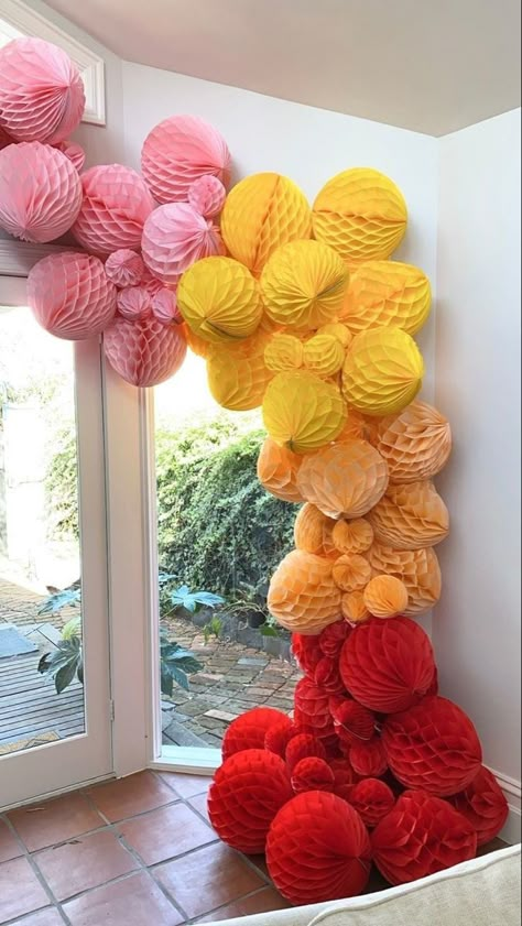 Honeycomb Garland, Deco Ballon, Paper Party Decorations, Honeycomb Decorations, Flower Ball, Paper Garland, Custom Paper, Diy Party Decorations, Grad Parties