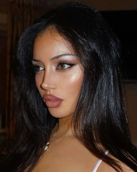 Grunge makeup ideas ✨ #grungemakeup #grunge #makyajculture #makeuptutorial #makeupideas Cindy Kimberly, Baddie Makeup, Fall Makeup, Tan Skin, Prom Makeup, Makeup Eyeliner, Makeup For Brown Eyes, Pretty Makeup, Aesthetic Makeup