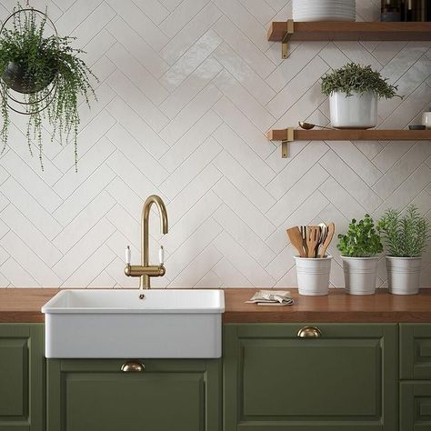 Kitchen Tile Backsplash, Kabinet Dapur, Herringbone Backsplash, Kitchen Backsplash Designs, Kitchen Splashback, Kitchen Fireplace, Green Cabinets, Kitchen Wall Tiles, Bathroom Wall Tile