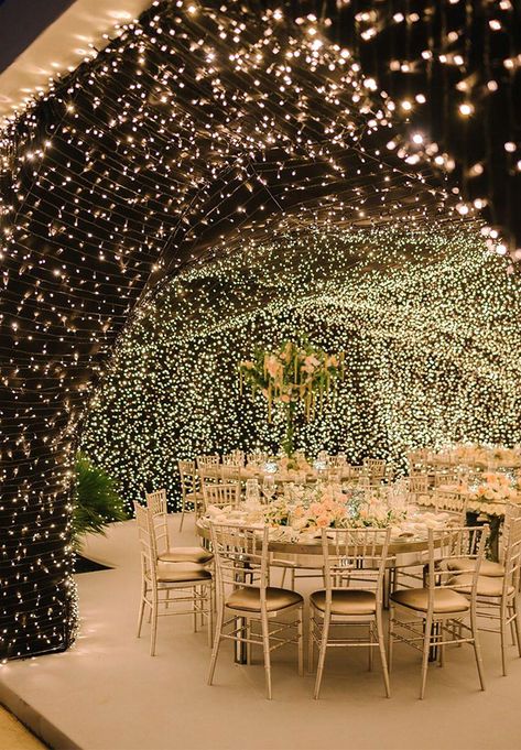 glamorous indoor wedding reception ideas with starry lights Wedding Reception Accessories, Rustic Wedding Decorations, Creative Wedding Gifts, Elegant Wedding Venues, Wedding Gifts For Friends, The Blonde Salad, Destination Wedding Locations, Outdoor Wedding Decorations, Desi Wedding