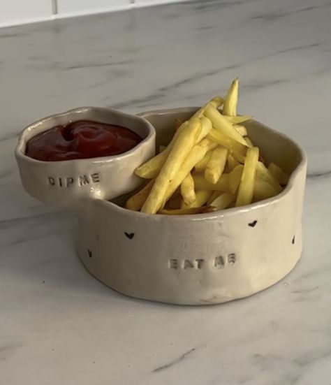 Fries And Ketchup, Ceramica Artistica Ideas, Ceramic Japanese, Crockery Design, Sushi Platter, Diy Bowl, Clay Artist, Clay Plates, Diy Air Dry Clay