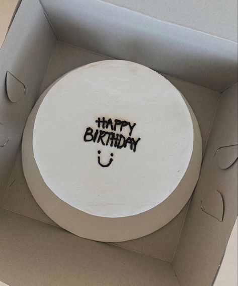 Minimal Birthday Cake, Teen Cakes, Cake For Breakfast, Bedroom Redesign, Cake Simple, Instagram Cake, Funny Birthday Cakes, Simple Cake Designs, Mini Cakes Birthday