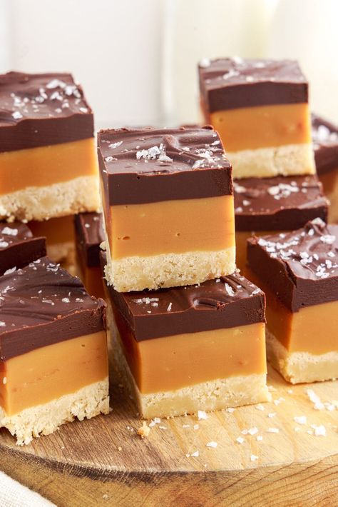 Millionaire Cookie Bars Recipe, Millionaire Bars Pioneer Woman, Millionaire Brownies Recipe, Millionaire Bars Food Network, Million Dollar Bar, Millionaire Cornflake Bars, Million Dollar Squares, Oreo Millionaire Bars, Klondike Bar Desserts