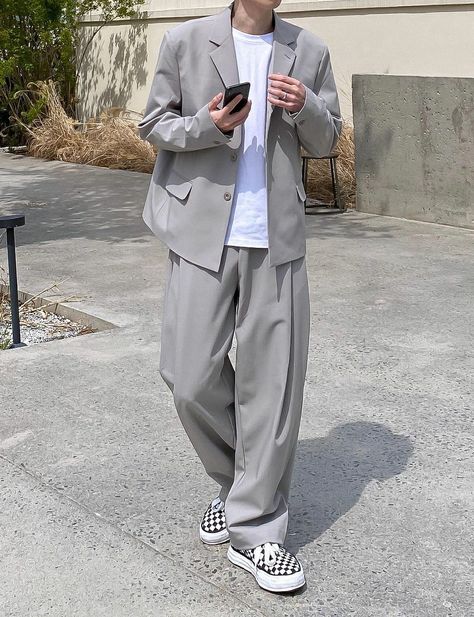 Graduation Dress Men, Graduation Outfit Men, Men Graduation Outfit, Boy Prom Outfit, Suit For Prom, Korean Instagram, Roman Clothes, Suits And Sneakers, Graduation Suits