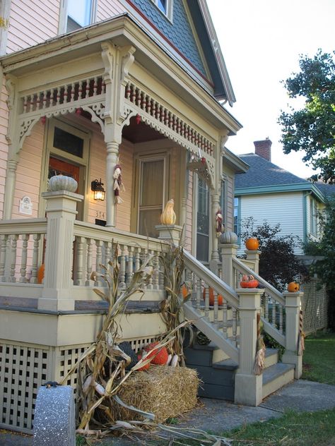 Victorian House Decorated For Halloween Halloween Decorations Outdoor Porch, Porch Railing Designs, Front Porch Steps, Victorian Porch, Porch Paint, Cottage Porch, Halloween Decorations Outdoor, Front Porch Design, Porch Railing