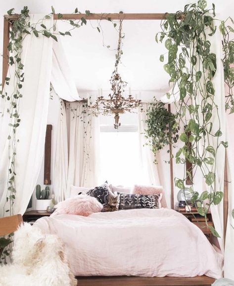 11 Spaces With A Bohemian Twist Bohemian Style Decor Bedroom, Bohemian Bedrooms, Film Decor, Tumblr Room, Room Cozy, Bedroom Decor Inspiration, Small Bedroom Decor, Bedroom Decor Design, Bohemian Bedroom