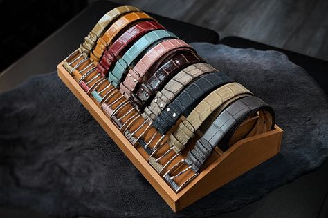 Atelier showcase-organizer for leather belts on Behance Belt Stand Display, Belts Display Retail, Leather Display Ideas, Belt Display Ideas, Belt Display Retail, Belt Store, Shoe Store Design, Belt Rack, Belt Organizer