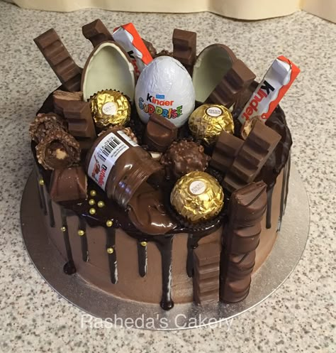 Nutella/ Kinder chocolate overload drip cake Nutella Birthday Cake Ideas, Kinder Birthday Cake, Nutella Cake Decoration, Nutella Cake Design, Chocolate Bday Cake, Chocolate Cake Design Ideas, Nutella Cakes, Kinder Chocolate Cake, Chocolate Drip Cake Birthday