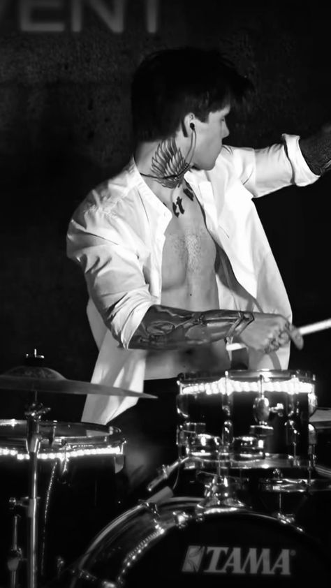 Emil • #drums #drummer #musician Drummer Boy Aesthetic, Drummer Boyfriend Aesthetic, Drummer Aesthetic Male, Drummer Aesthetics, Male Drummer, Band Poses, Photo Drawing, Men Kissing, Drummer Boy