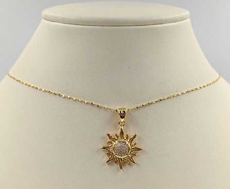 Gold Sun Necklace, Star Necklaces, Sunburst Necklace, Starburst Necklace, Pretty Jewelry Necklaces, Sun Necklace, Fancy Nancy, Sun Pendant, Star Chain