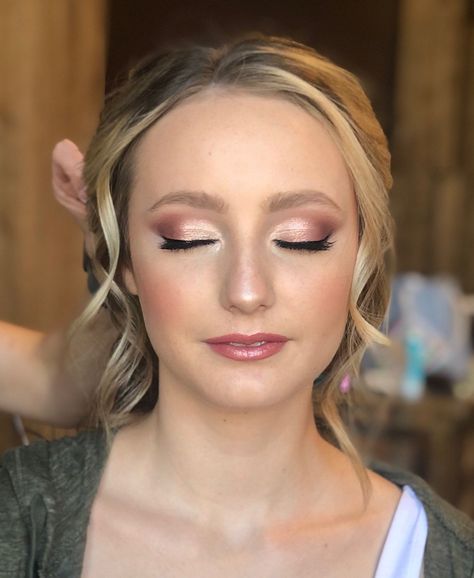 GALLERY Makeup For Rose Gold Dress, Rose Gold Wedding Makeup, Wedding Makeup Gold, Gold Wedding Makeup, Pink Wedding Makeup, Simple Wedding Makeup, Pale Skin Makeup, Fair Skin Makeup, Pale Makeup