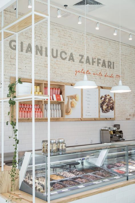 Gallery of Gelateria Gianluca Zaffari / SK Arquitetura - 4 Cafe Ice Cream, Gelato Bar, Ice Shop, Ice Cream Business, Bakery Interior, Gelato Shop, Design Café, Ice Cream Design, Ice Cream Brands