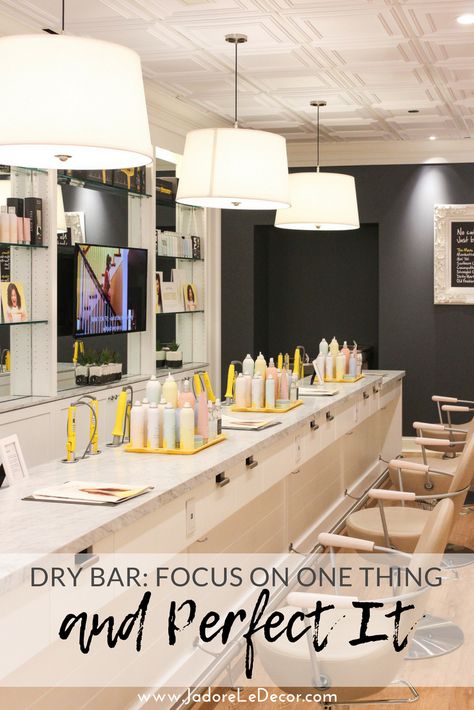 www.JadoreleDecor.com | What do you get when you mix fanciful, à la mode interiors with a simple beauty concept? Introducing Dry Bar, a salon specializing in blowout hair styles. Blowout Hair Styles, Dry Bar Hair, Dry Bar Blowout, Dry Bar Ideas, Blow Out Bar, Spa Room Ideas, Blow Bar, Salon Blowout, Dream Salon