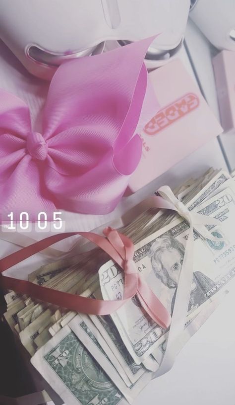 Girly , baddie , money , aesthetic picture ideas Aesthetic Money Picture, Girly Money Aesthetic, Pink Dream Board, 2020 Baddie Aesthetic, Girly Asthetic Photos, Random Pictures Girly, Aesthetic Pictures Money, Baddie Money Aesthetic, Girly Baddie Aesthetic