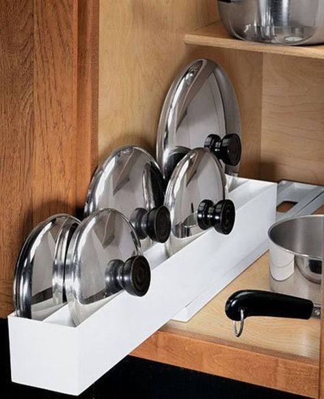 container-roll-out-pot-lids Ingenious Ideas, Organiser Cucina, Pan Storage, Pot Lid Organization, Pan Organization, Ideas Para Organizar, Lid Organizer, Kitchen Hacks Organization, Diy Kitchen Storage