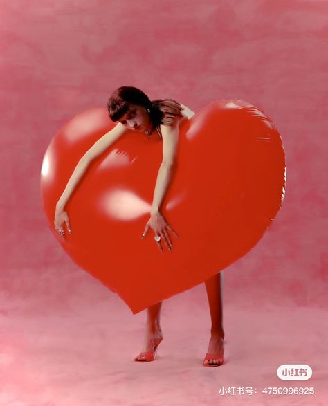 Love Editorial Photography, 80s Valentines Aesthetic, Creative Valentines Photoshoot Ideas, Candy Heart Photoshoot, St Valentin Aesthetic, Prom Editorial, Valentines Day Fashion Campaign, Photoshoot Concept Ideas, Valentines Day Editorial