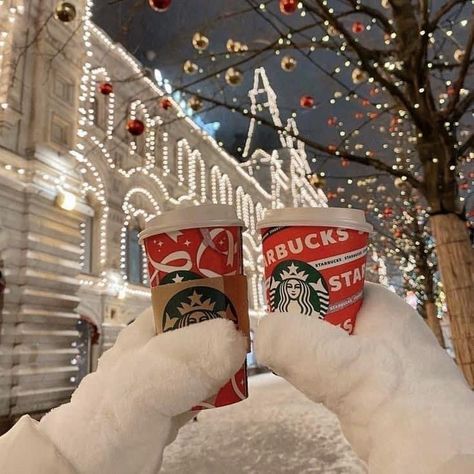 Downtown Girl Christmas, Christmas Playlist, Relaxing Candles, Christmas Dreaming, Nyc Christmas, Starbucks Drink, Starbucks Christmas, Christmas Feeling, Downtown Girl