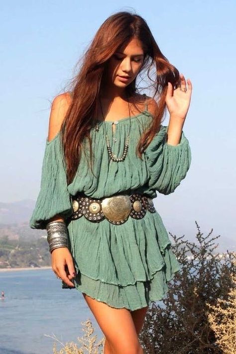 ╰☆╮Boho chic bohemian boho style hippy hippie chic bohème vibe gypsy fashion indie folk the 70s . ╰☆╮ Estilo Hippie Chic, Chic Style Inspiration, Style Hippy, Stile Boho Chic, Look Boho Chic, Mode Hippie, Estilo Hippie, Boho Fashion Bohemian, Mode Boho