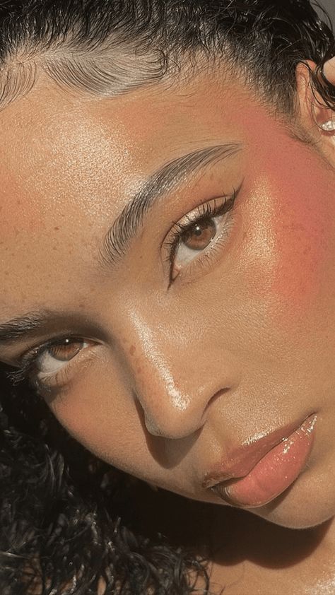 TikTok's Sunset Blush Trend Has Us Counting Down to Summer Wedding Guest Makeup Pink Lips, Coral Makeup Looks Natural, Summer Blush Makeup, Sunset Blush Makeup, Summer Makeup 2024, Alissa Janay, Sunset Makeup Looks, Blush Ideas, Peach Makeup Look