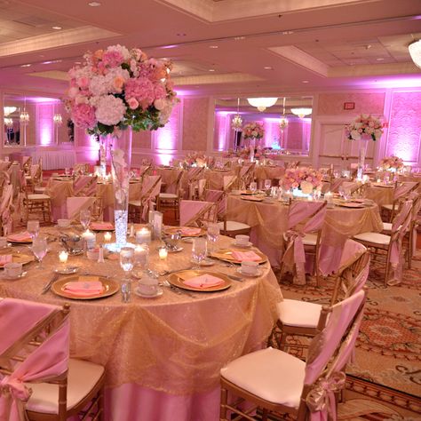 Sweet 16 Venues, Debut Theme Ideas, Pink Quince Theme, Gold Themed Wedding, Sweet 16 Party Planning, Sweet 16 Party Themes, Rose Gold Quinceanera, Quince Decor, Sweet 15 Party Ideas Quinceanera