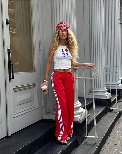 Sporty Stage Outfit, Red Sporty Outfit, Red Nike Outfit, Ss24 Outfits, Sporty Girl Outfits, Summer City, Festival Inspo, Look Adidas, Sporty Spice