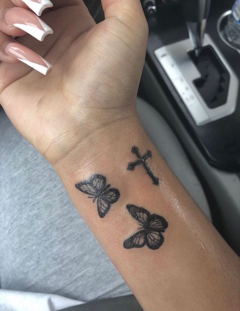 Tattoos For Women Hand, Rosen Tattoo Frau, Hand Tattoos For Girls, Cute Hand Tattoos, Pretty Hand Tattoos, Snakebites, Tattoos For Girls, Tattoos For Black Skin, Парные Тату