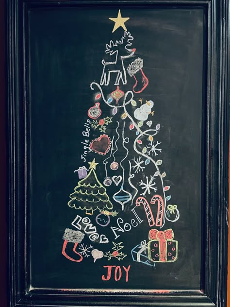 Chalkboard Art Christmas Easy, Gingerbread Chalkboard Art, Happy Holidays Chalkboard Art, Simple Christmas Chalkboard Art, Chalkboard Christmas Art, Santa Chalkboard Art, Christmas Blackboard Ideas, Chalkboard Christmas Ideas, Christmas Chalkboard Art Easy