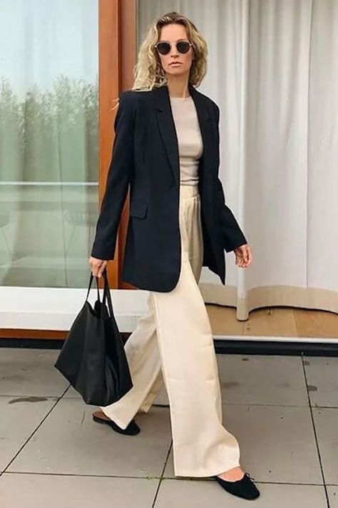 80+ Chic Black Blazer Outfit Ideas For Women [2023]: How To Wear A Black Blazer Black Linen Jacket Outfit, Black Wide Leg Pants And Blazer Outfit, Blazer Nero Outfit, Blazer Outfit Ideas For Women, Black Blazer Outfit Ideas, Linen Blazer Outfit Women, Style A Black Blazer, Long Blazer Outfit, Black Blazer Casual