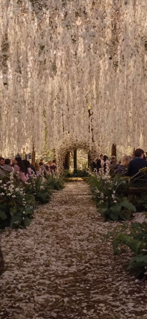 Twilight Wedding Venue Aesthetic, Wedding Venue Twilight, Wedding Dresses Twilight, Twilight Themed Wedding Decor, Wedding In Forest Twilight, Forest Wedding Twilight, Fairy Garden Wedding Aesthetic, Twilight Wedding Theme Ideas, Wedding Twilight Theme