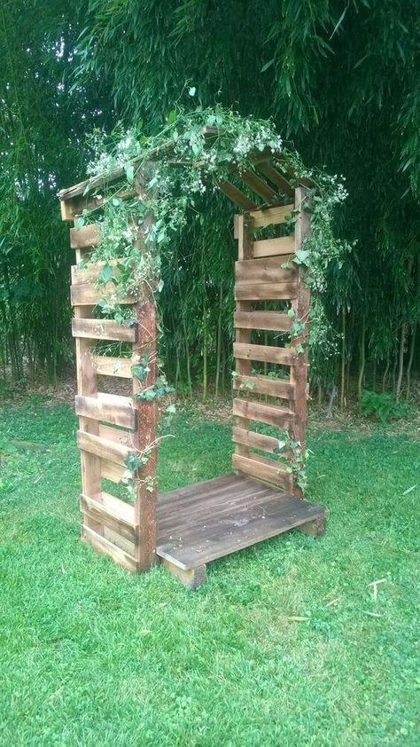 Taman Diy, Wedding Arbor, Allotment Gardening, Pallet Creations, Pallet Garden, Pallets Garden, Backyard Inspo, Wood Pallet Projects, Diy Pallet Projects