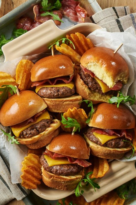 A close-up photo of mini cheeseburgers in an oven dish on a table. Cheeseburger Aesthetic, Cheeseburgers Recipe, Mini Burgers Recipe, Classic Cheeseburger, Streaky Bacon, Mini Cheeseburger, Slider Rolls, Rocket Leaves, Mini Hamburgers