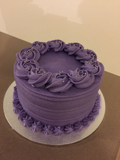 3 Ingredient Dog Cake, Barbie Themed Cake, Stylish Cake, Violet Cakes, Purple Cakes Birthday, Circle Cake, Lavender Cake, Purple Cakes, Green Cake