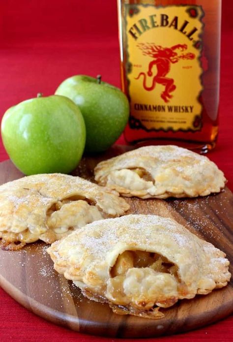 Whiskey Desserts, Fireball Recipes, Boozy Baking, Apple Pie Desserts, Dessert Pie Recipes, Crumble Pie, Fireball Whiskey, Alcoholic Desserts, Apple Hand Pies