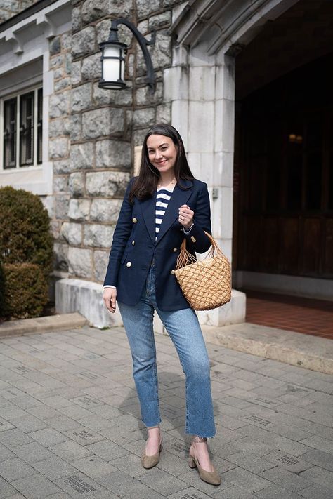 Navy Linen Blazer, Navy Blazer Outfits, New England Fashion, Vibrant Dress, Navy Linen, Linen Suit, Navy Blazer, Blazer Outfits, Shoes With Jeans