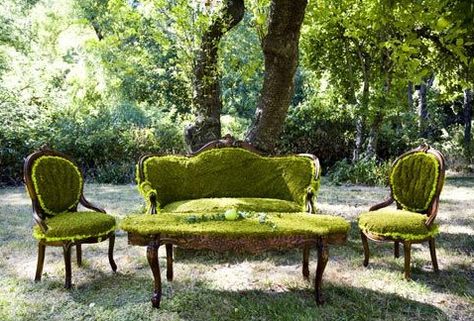 decor - moss covered furniture by giac1061, via Flickr Catherine Klein, Moss Garden, Villa Wedding, Whimsical Garden, The Grass, Outdoor Rooms, Backyard Design, Dream Garden, Seville