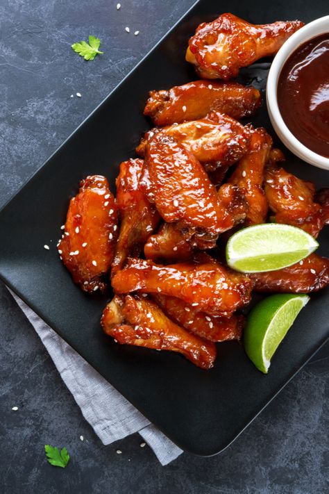 Sweet Chile Chicken Wings Recipe - A Great Appetizer For Game Day Chicken Wings Presentation, Chicken Wings Presentation Ideas, Wings In The Oven Crispy, Chicken Wing Ideas, Wings Food Photography, Chicken Wings Photography, Chicken Wings Aesthetic, Taco Wings, Chicken Wings Platter